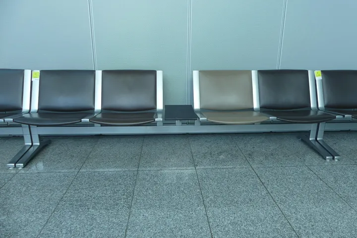 Kusch&Co Flughafenbank, 4 Sitzplätze Umfang: 1x 4er-Bank